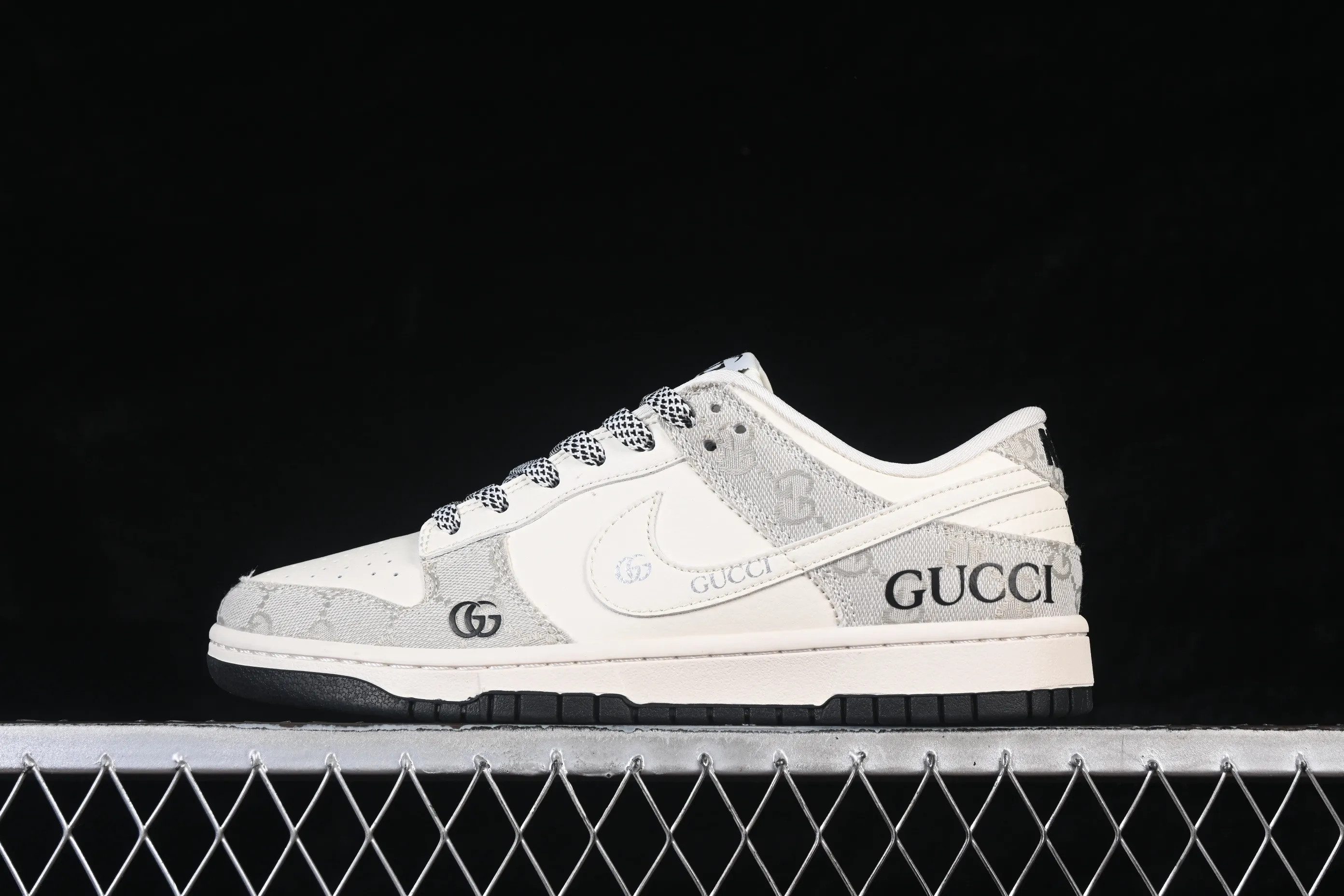 All categories Nk SB Dunk Series Nk SB Dunk Low High-end customized low-top sneakers Nike SB Dunk Low Gucci co-branded beige denim Anniversary high-end customized low-top casual sneakers JP1628-077